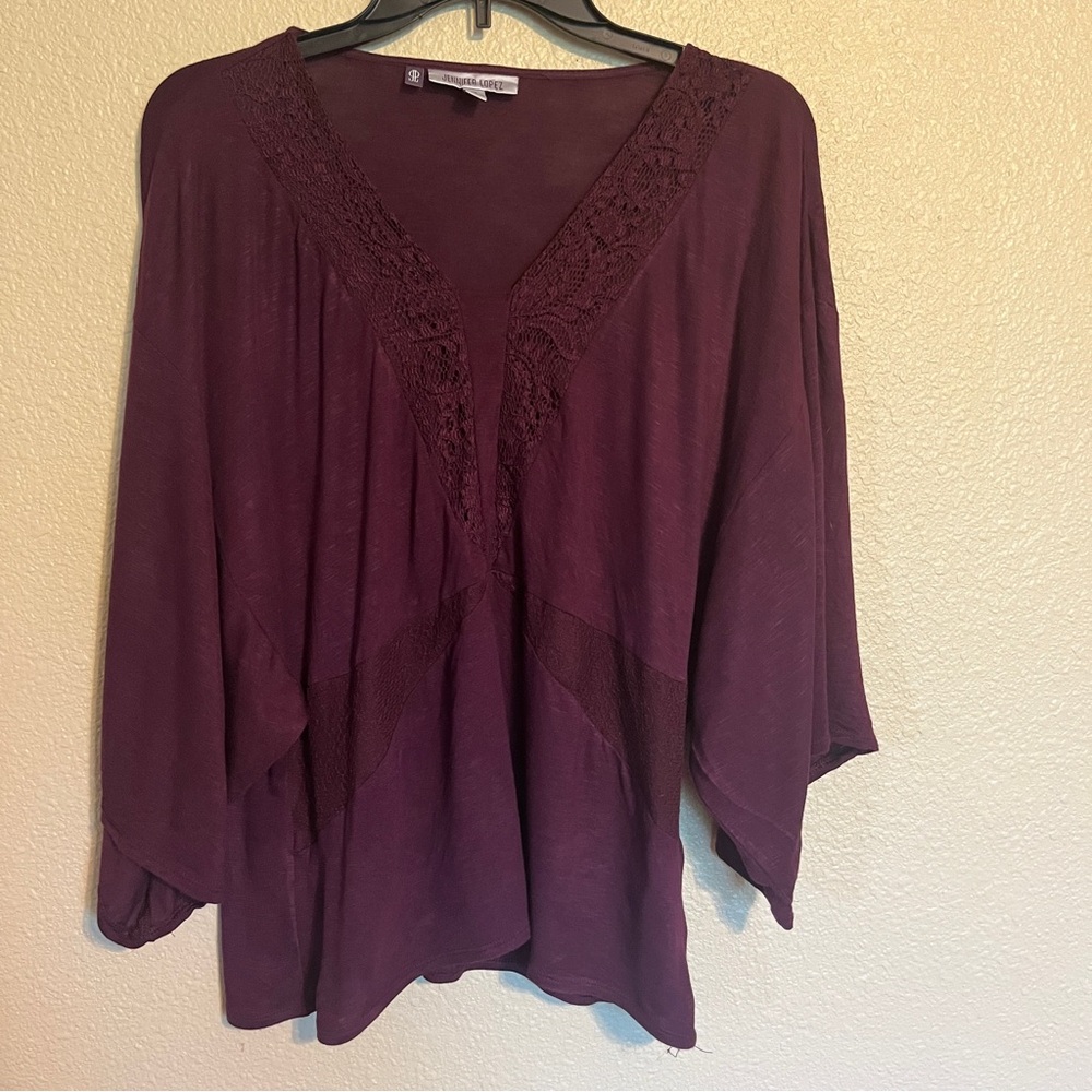 Jennifer Lopez Women’s M Burgundy Short Sleeve V-Neck Flowy Top